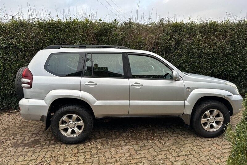 Used Toyota Land Cruiser 173 HP (127 kW) 2005 SUV