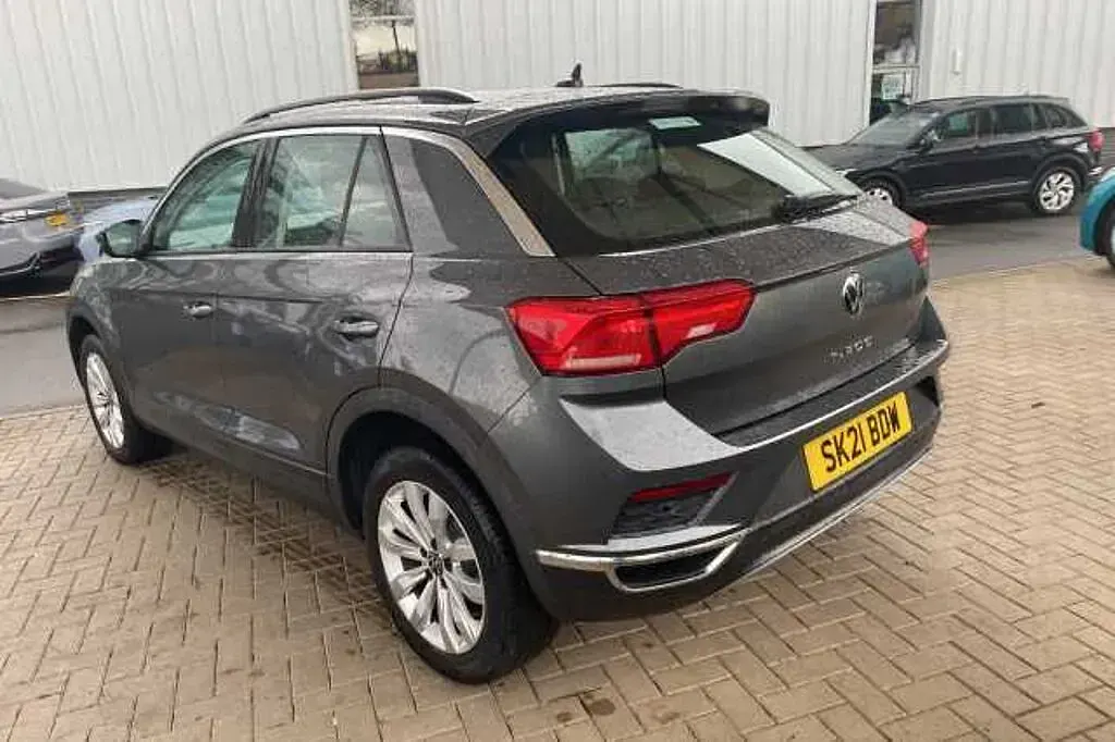 Usado VW T-Roc SE 150 HP (110 kW) 2021 Cinzento SUV