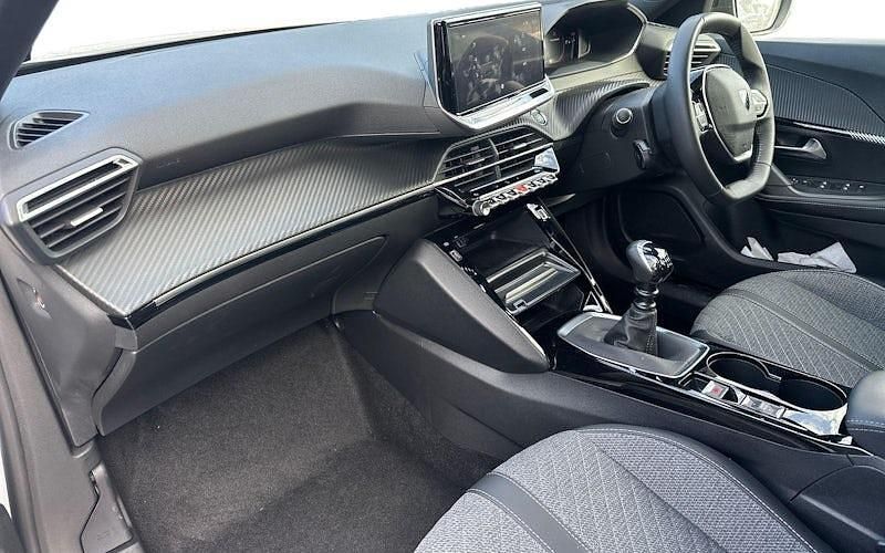 Used Peugeot 2008 Allure 131 HP (96 kW) 2024 White SUV