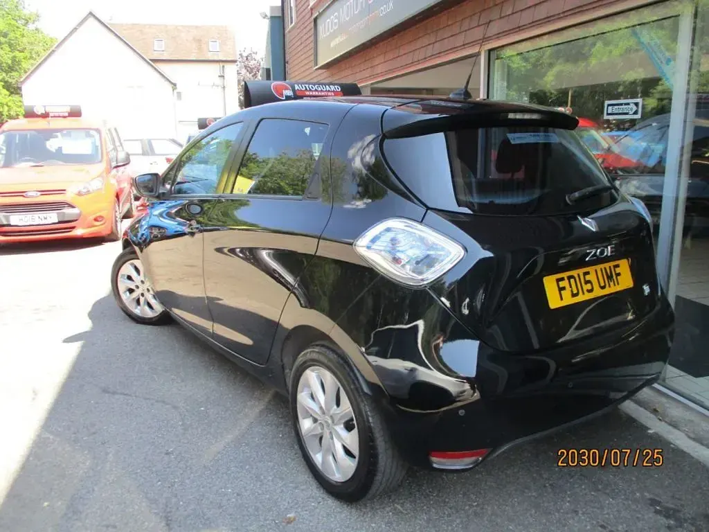 Used Renault Zoe Dynamique 64 kW (88 HP) 2015 Black Hatchback
