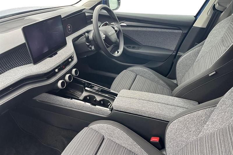 Used Skoda Superb SE Technology 150 HP (110 kW) 2025 Cobalt blue Hatchback