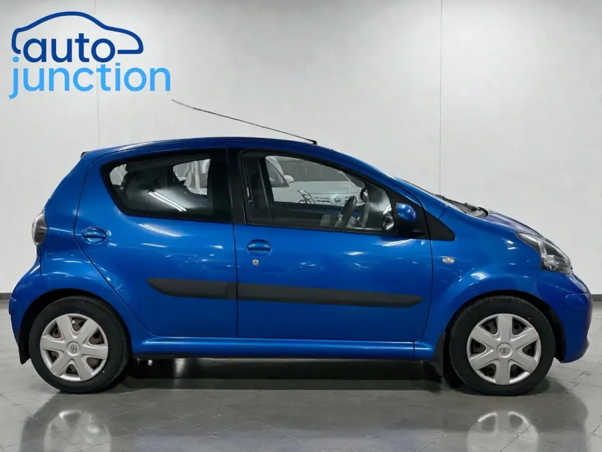 Begagnad Toyota Aygo 68 HK (50 kW) 2010 Blå Halvkombi
