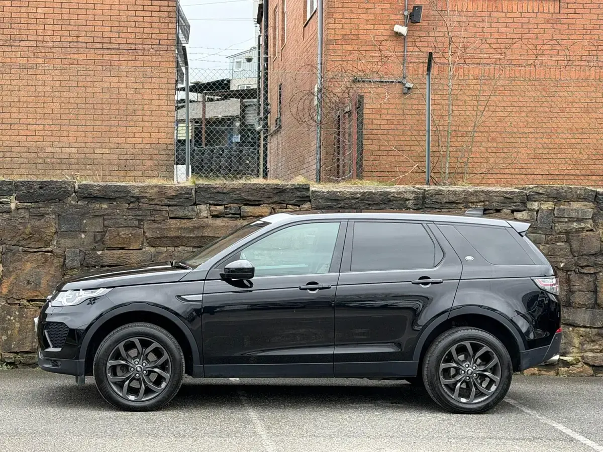 Used Land Rover Discovery Sport Landmark 180 HP (132 kW) 2019 Black SUV