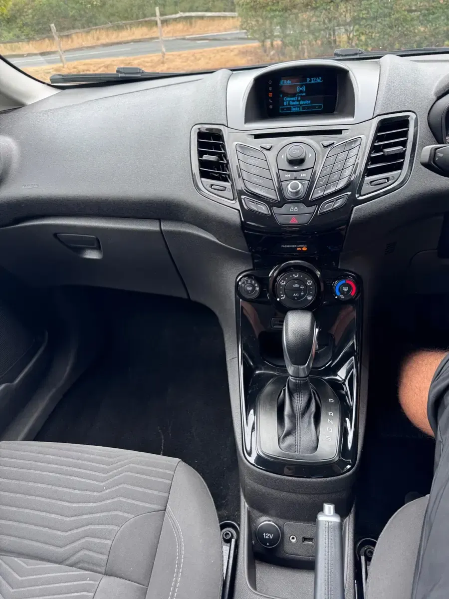 Used Ford Fiesta Zetec 120 HP (88 kW) 2014 White Hatchback