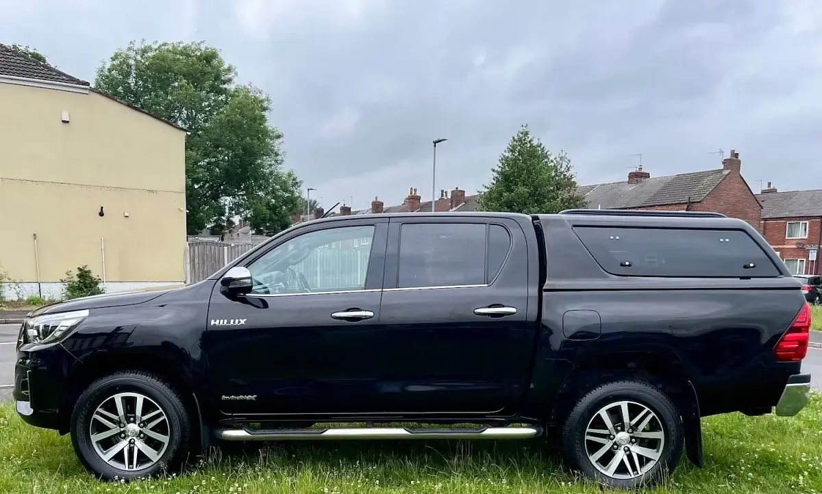 Used Toyota HiLux 150 HP (110 kW) 2019 Black Pickup