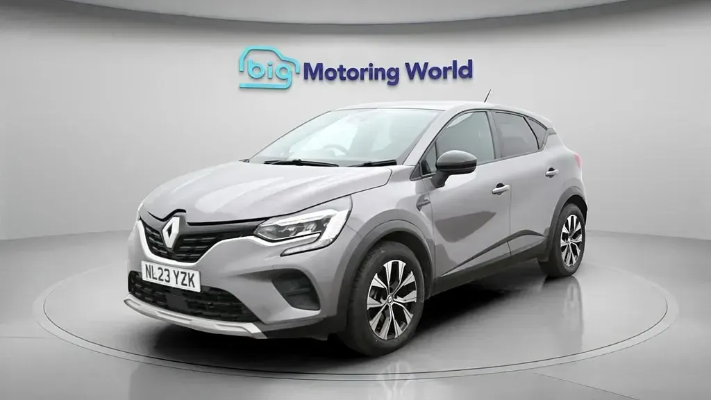 Begagnad Renault Captur Evolution 145 HK (106 kW) 2023 Grå SUV
