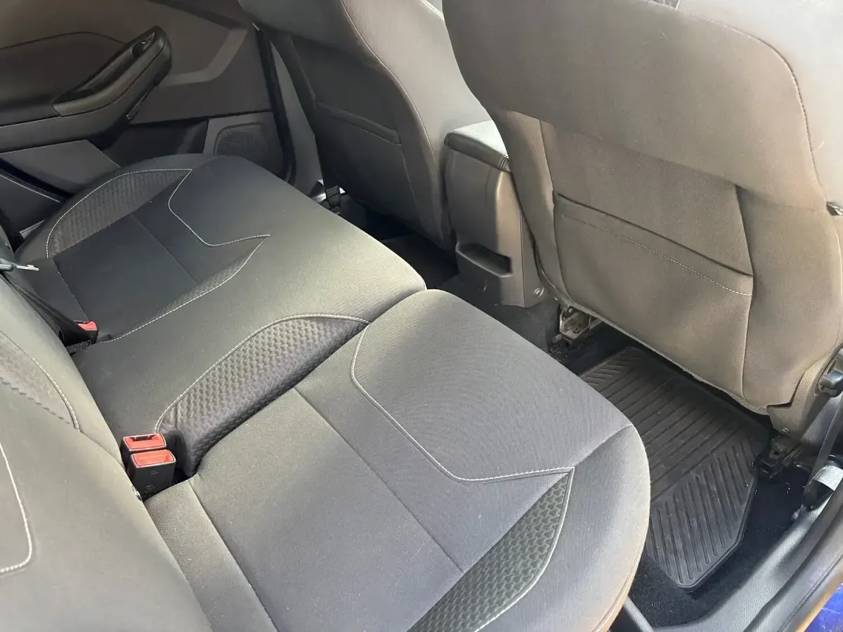 Used Ford Focus Zetec 125 HP (91 kW) 2015 Blue Estate