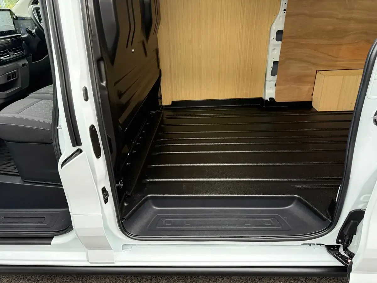 Used Ford Transit Custom Limited 136 HP (100 kW) 2024 White Van