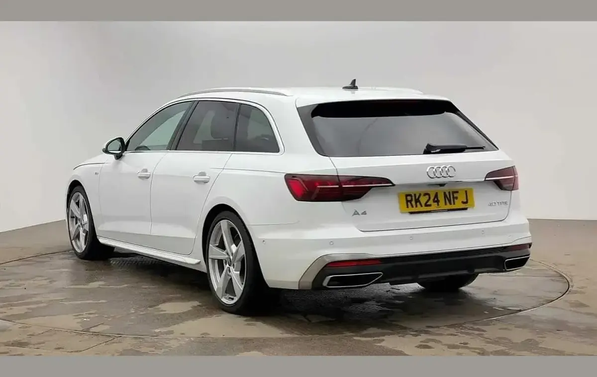 Usado Audi A4 S-Line 200 HP (147 kW) 2024 Branco Carrinha