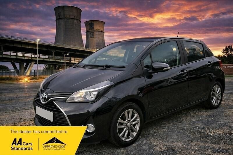 Used Toyota Yaris 99 HP (72 kW) 2015 Black Hatchback