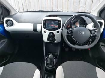 Używany Citroën C1 72 KM (52 kW) 2020 Niebieski Hatchback