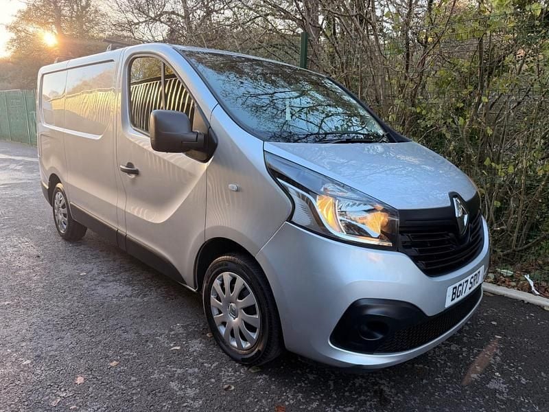 Used Renault Trafic Business 125 HP (91 kW) 2017 Silver MPV