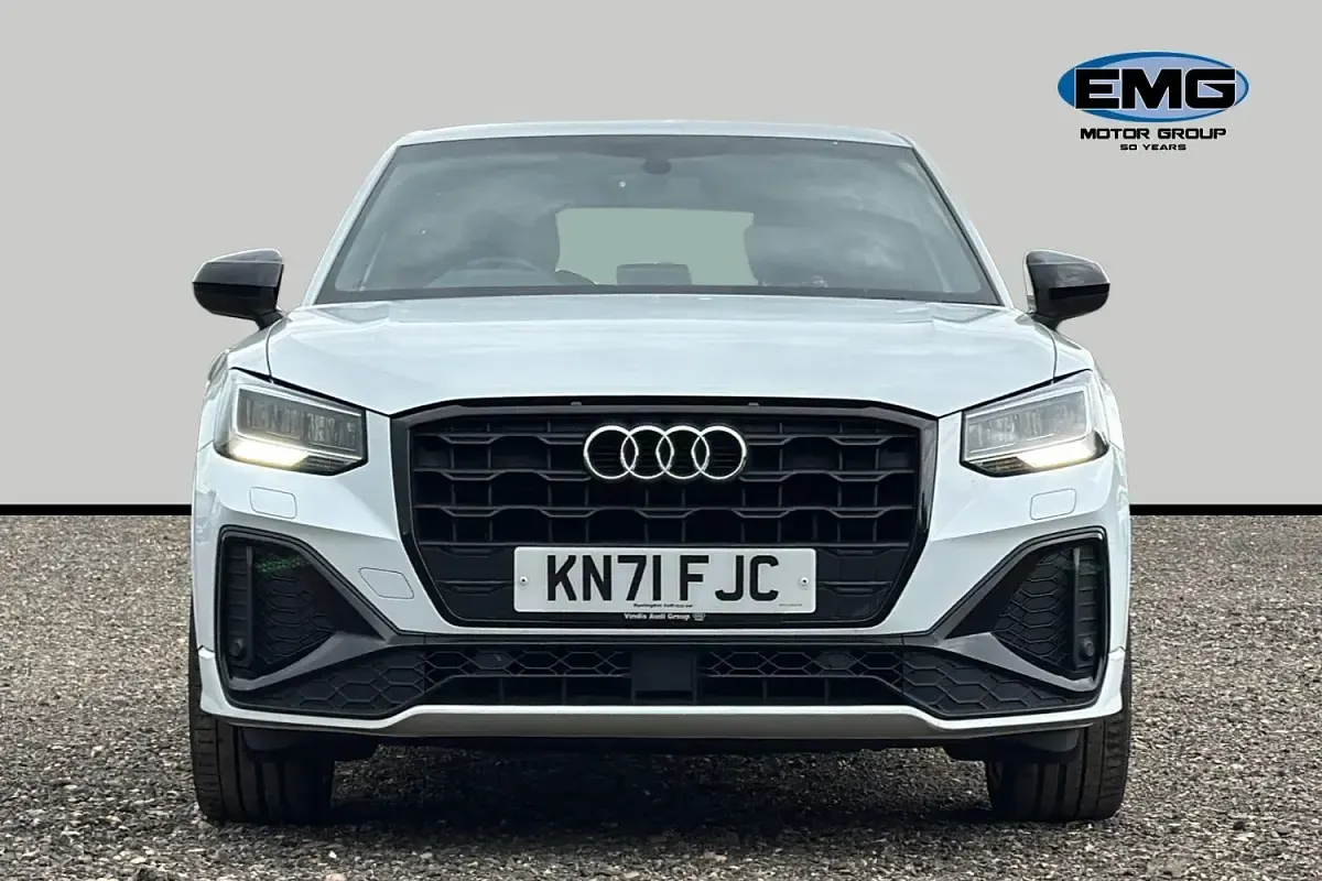 Usado Audi Q2 Black Edition 150 CV (110 kW) 2021 Blanco SUV