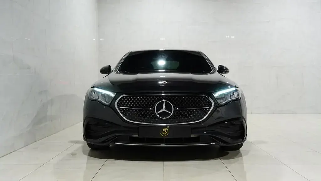 Usado Mercedes E200 AMG line 204 CV (150 kW) 2024 Gris Berlina