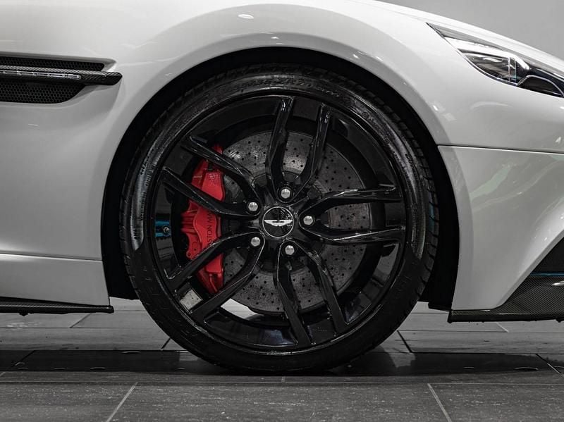 Used Aston Martin Vanquish 568 HP (417 kW) 2015 White Cabriolet