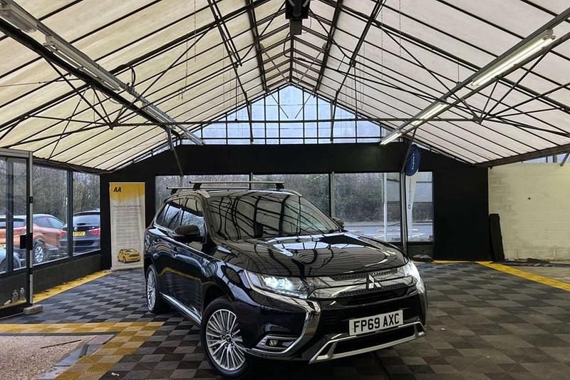 Used 2020 Mitsubishi Outlander P-HEV | £13,795 (Fair price) - Image 1/1