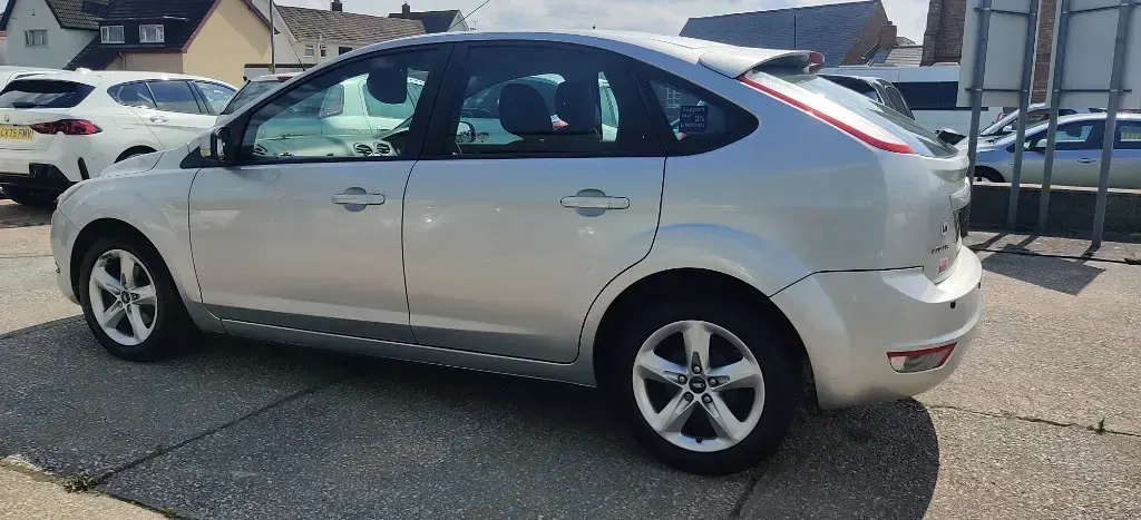 Used Ford Focus Zetec 2009 Silver Hatchback