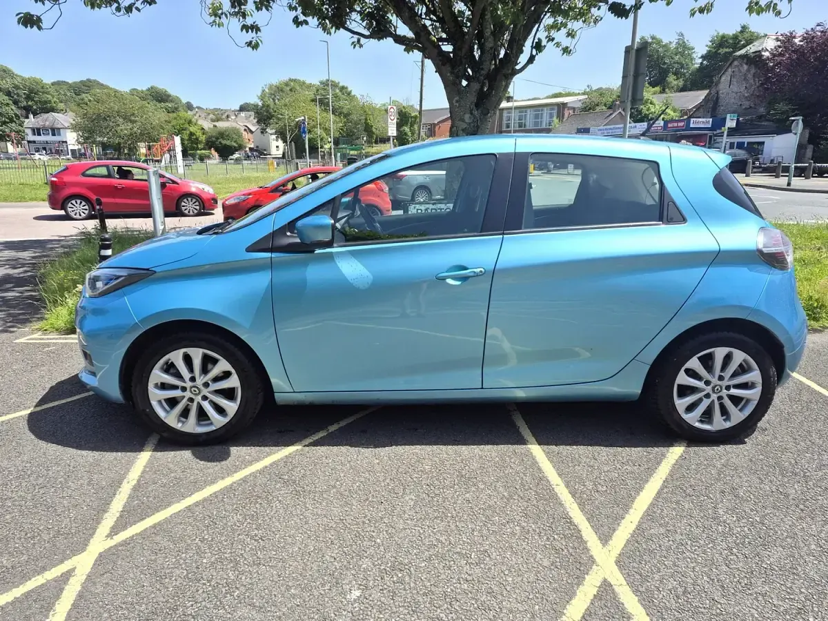 Used Renault Zoe Iconic 80 kW (109 HP) 2021 Blue Hatchback