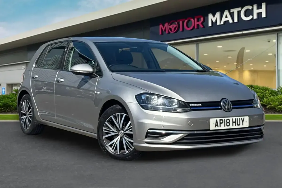 Używany VW Golf VII SE 2018 Srebrny Hatchback