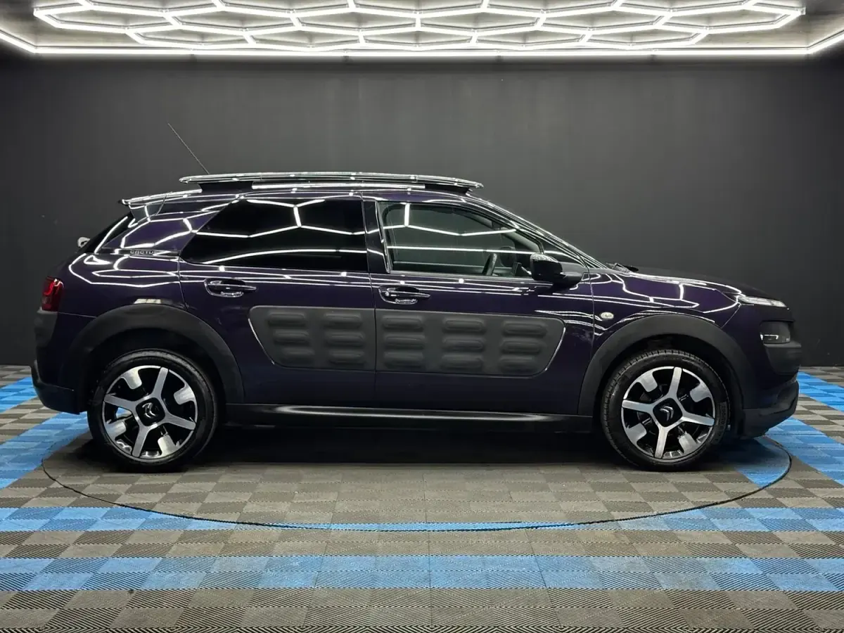 Used Citroën C4 Cactus Flair 2015 Mauve/purple Hatchback