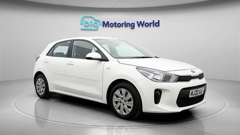 Used Kia Rio 84 HP (61 kW) 2020 White Hatchback