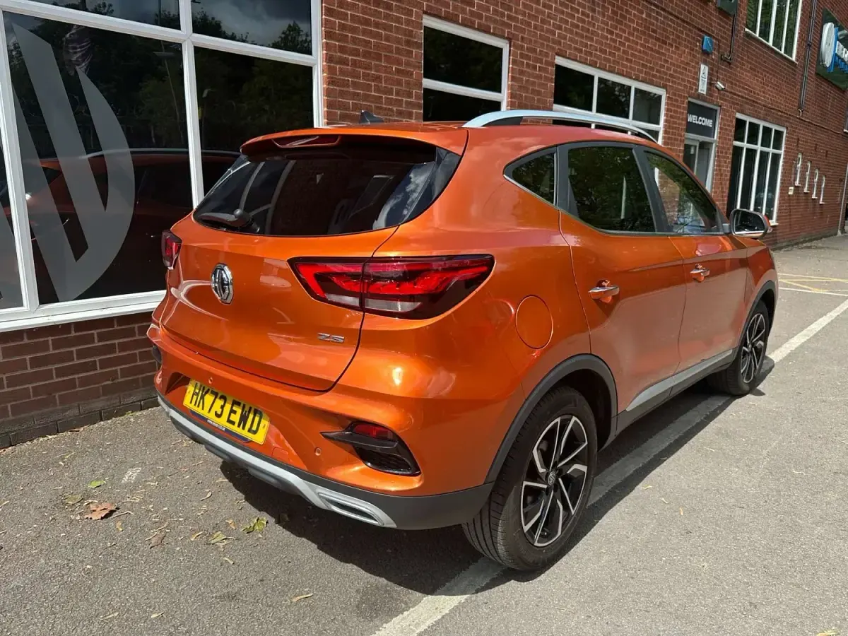 Gebraucht MG ZS Exclusive 111 PS (81 kW) 2023 Orange SUV