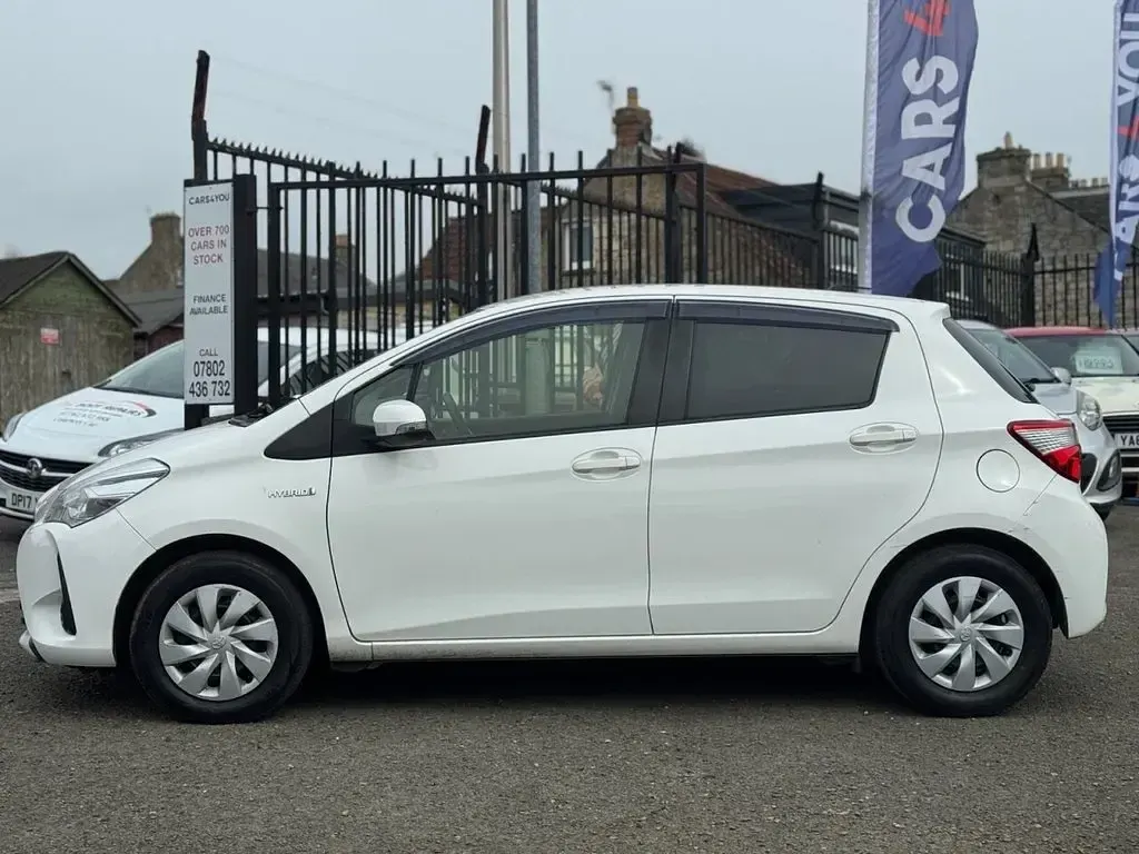 Used Toyota Yaris Hybrid 2024 White Hatchback