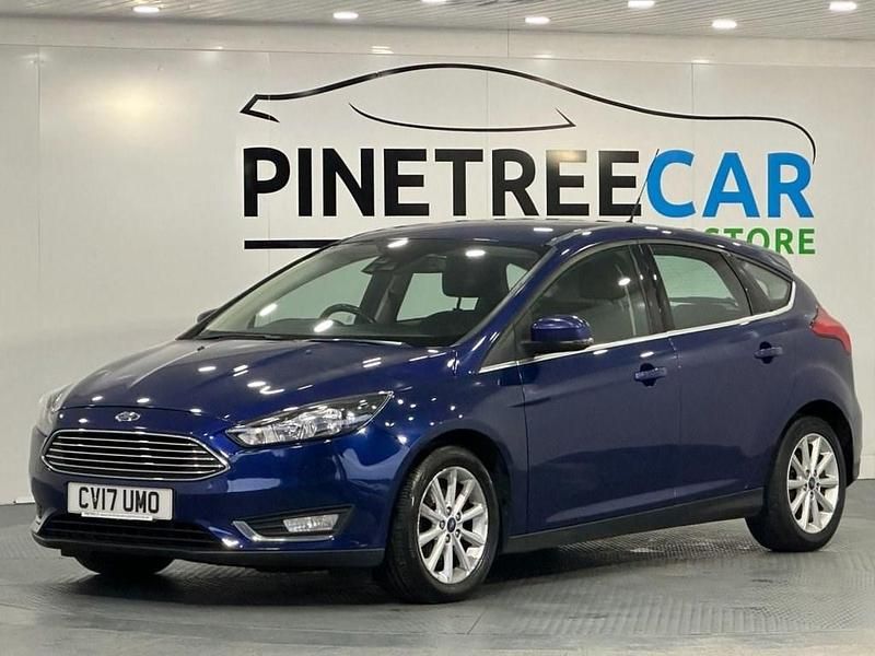 Used Ford Focus Titanium 125 HP (91 kW) 2017 Blue Hatchback