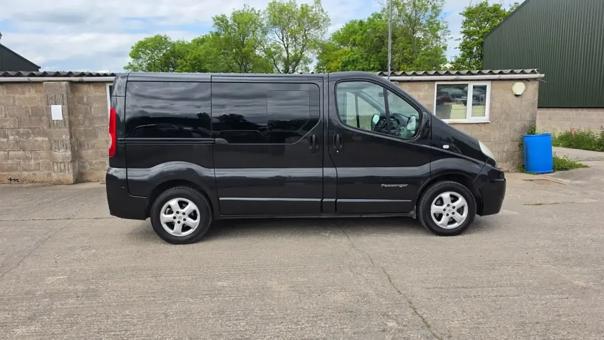 Używany Renault Trafic 115 KM (84 kW) 2012 Czarny Minivan