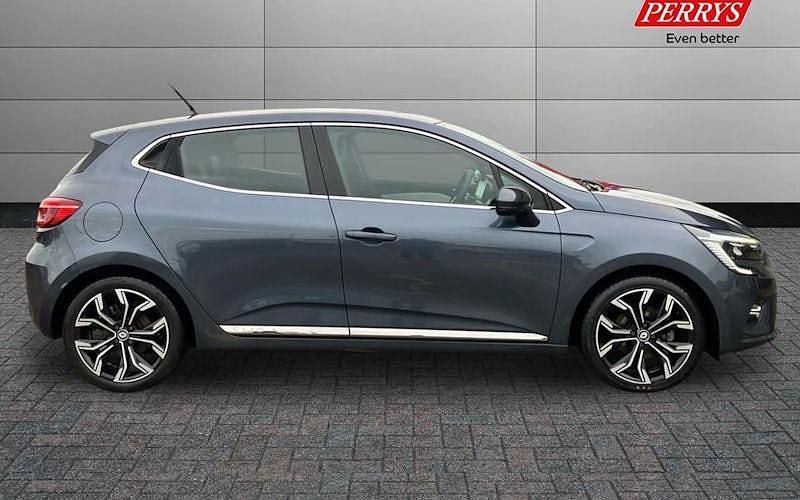 Used Renault Clio V SE 140 HP (102 kW) 2022 Hatchback