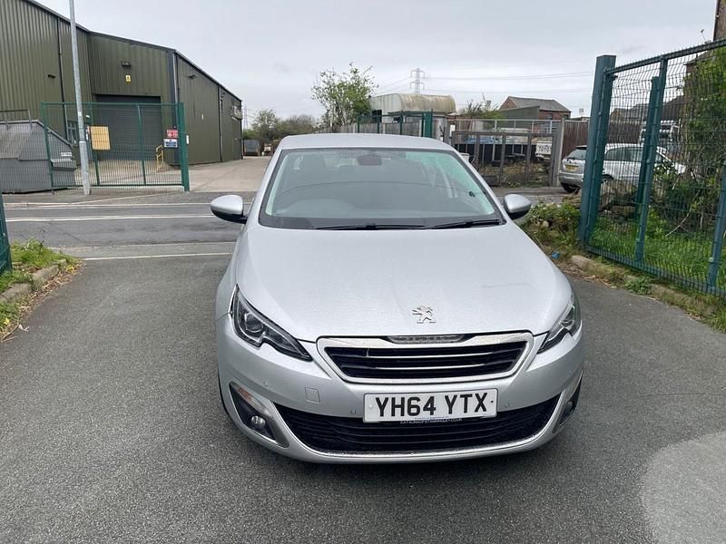 Usado Peugeot 308 Allure 120 HP (88 kW) 2014 Prateado Citadino