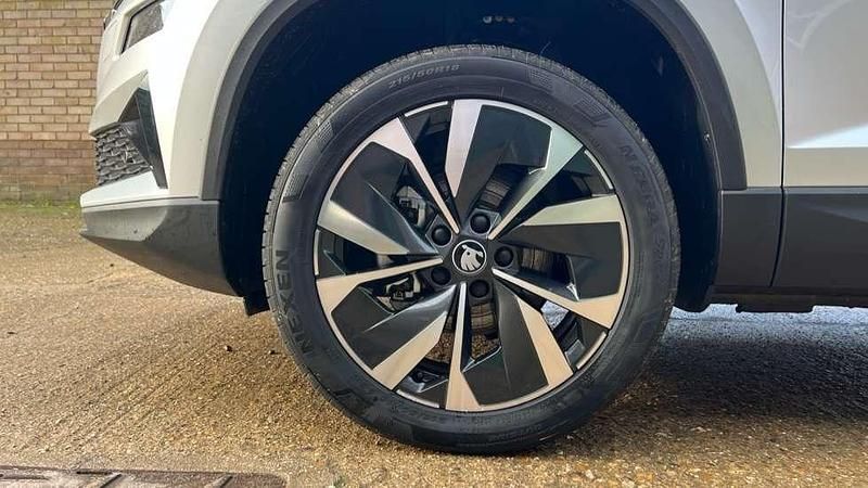 New Skoda Karoq SE L 116 HP (85 kW) 2025 Brilliant silver metallic SUV