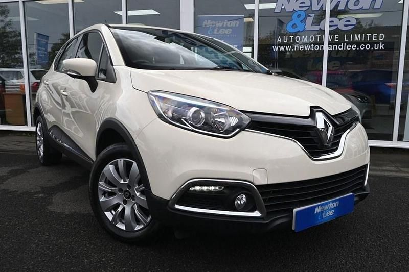 Cream Used 2013 Renault Captur Expression+ SUV | £4,500 (Fair price) - Image 1/4