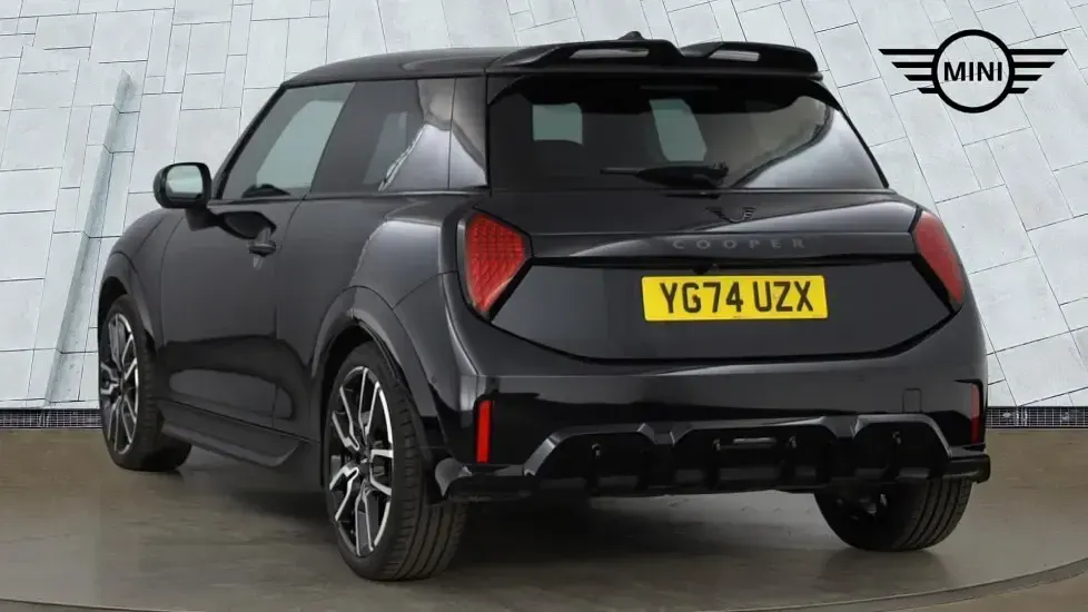 Used Mini Cooper Hatch 154 HP (113 kW) 2024 Black Hatchback