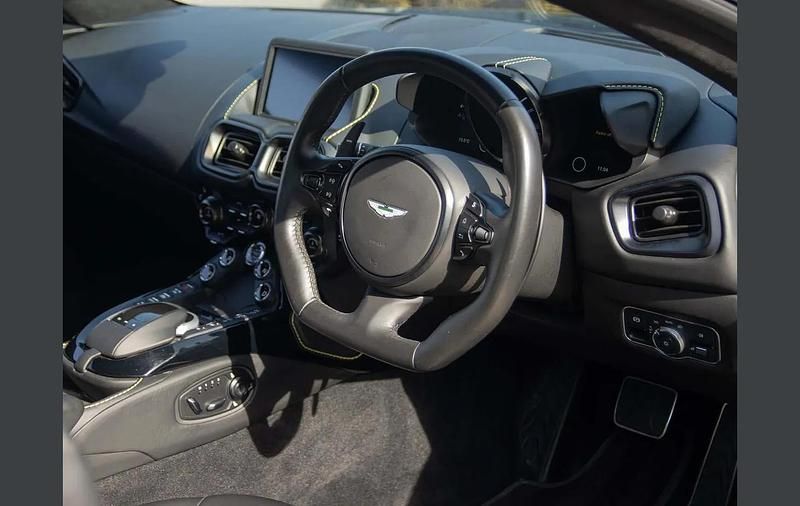 Used Aston Martin Vantage 502 HP (369 kW) 2021 Green Coupe