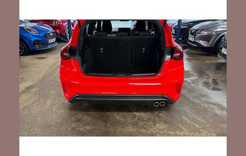 Used Ford Focus ST-Line 155 HP (114 kW) 2024 Red Hatchback