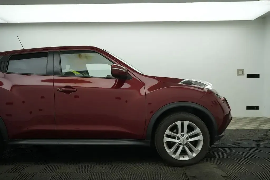 Usado Nissan Juke Acenta Premium 110 HP (80 kW) 2015 Vermelho SUV