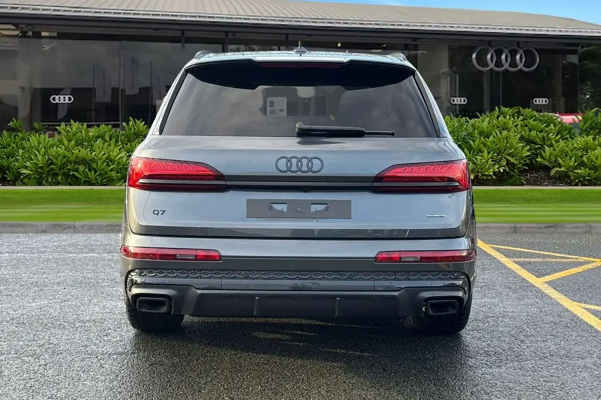 Ny Audi Q7 Black Edition 2025 Grå SUV