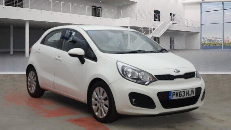 White Used 2013 Kia Rio 2 Hatchback | £6,999 (Fair price) - Image 1/4