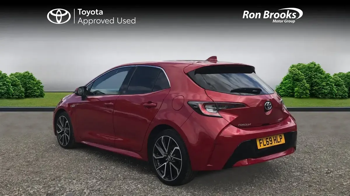 Used Toyota Corolla 122 HP (89 kW) 2019 Red Hatchback