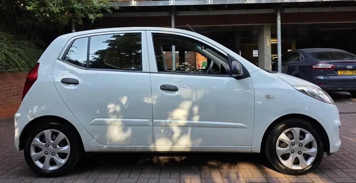 Used Hyundai i10 Classic 85 HP (62 kW) 2012 White Hatchback