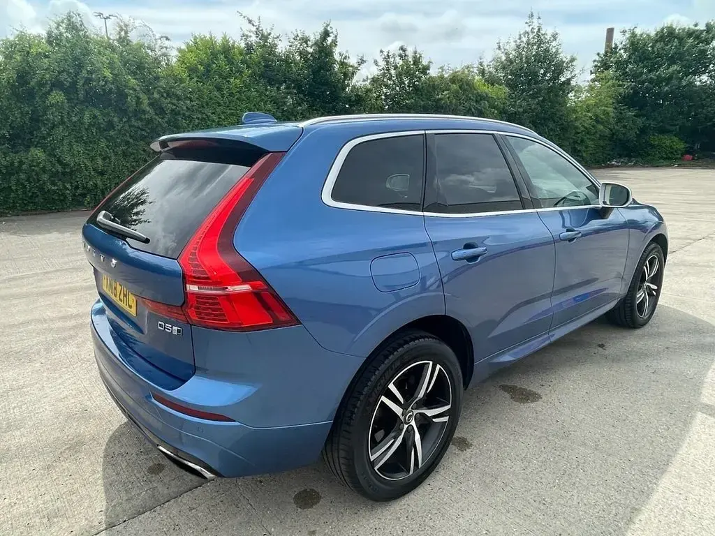 Used Volvo XC60 R-Design 235 HP (172 kW) 2018 Blue SUV