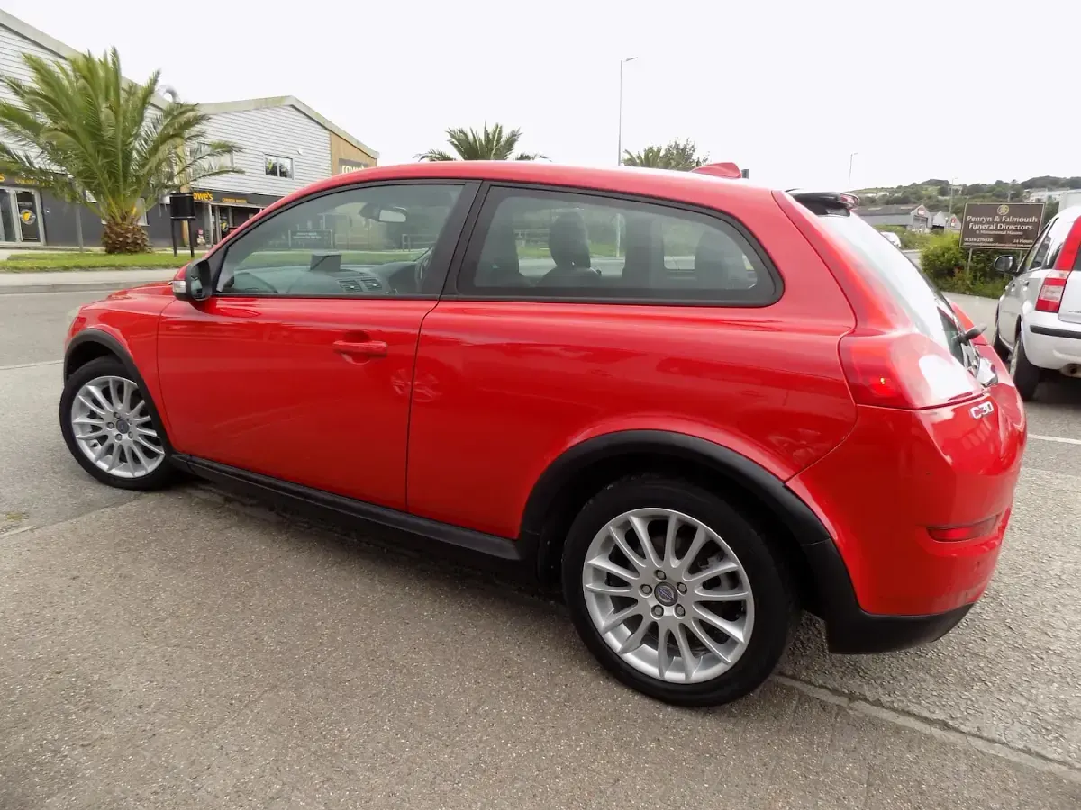 Used Volvo C30 SE Lux 145 HP (106 kW) 2012 Red Hatchback
