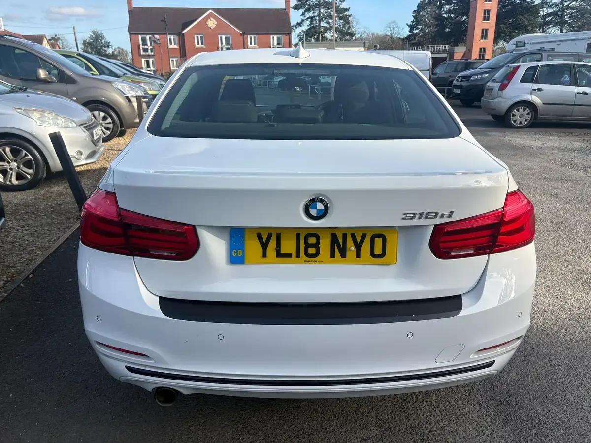 Used BMW 318 Sport Line 150 HP (110 kW) 2018 White Sedan