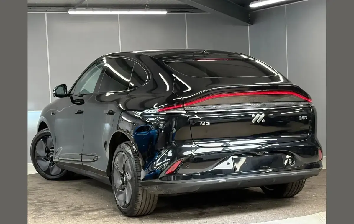 New MG IM6 300 kW (408 HP) 2026 Black SUV