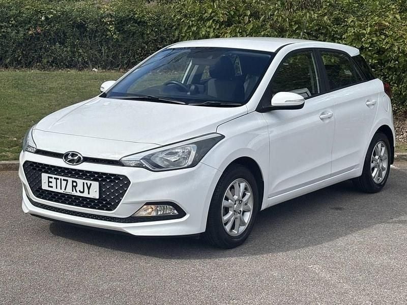 White Used 2017 Hyundai i20 SE Hatchback | £6,900 (Good price) - Image 1/4