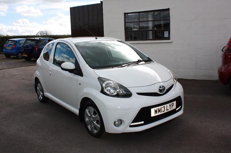 Used Toyota Aygo 68 HP (50 kW) 2013 White Hatchback