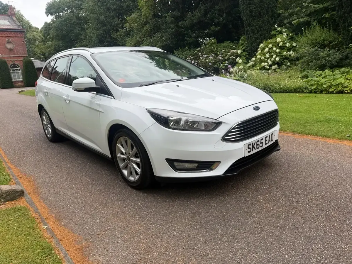 Used Ford Focus Titanium 2015 White Estate