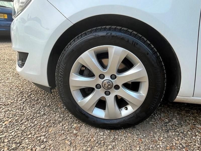 Used Vauxhall Meriva 2017 White MPV