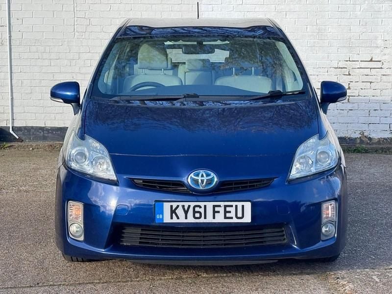 Used Toyota Prius T3 2011 Blue Hatchback